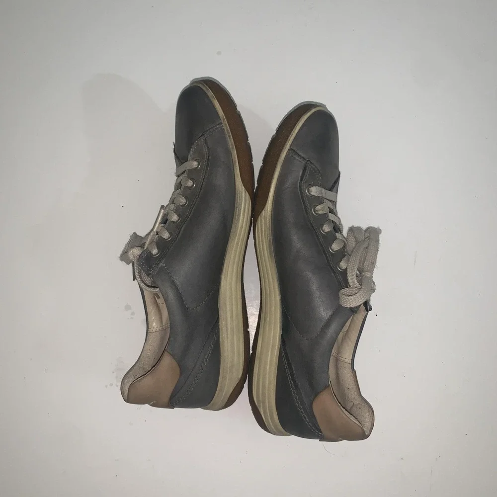 ECCO Shoes Women's 10 Gray Leather Lace Up Casual Comfort Sneakers Walking EU 41